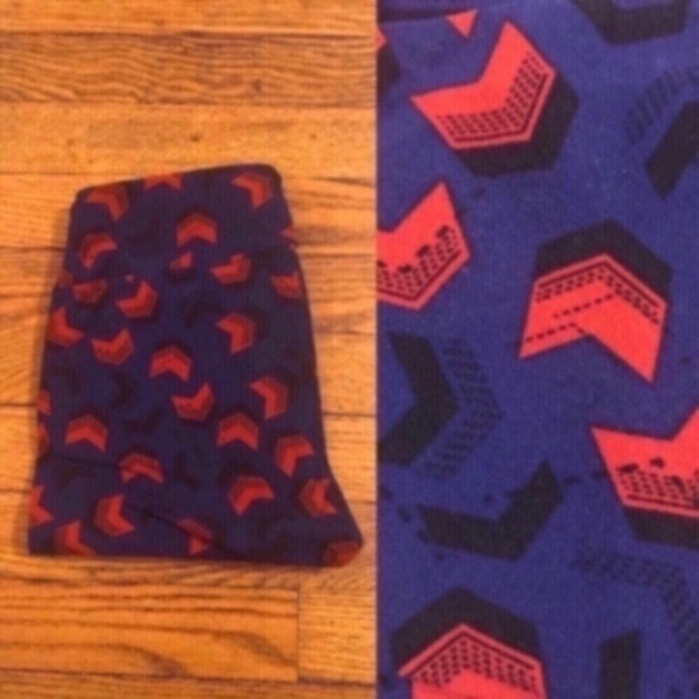 LuLaRoe - NWT One Size Leggings - Blue/Red
